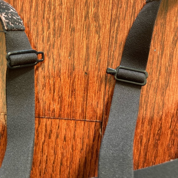 Lululemon fine form sports bra sz 34 D - Picture 7 of 12